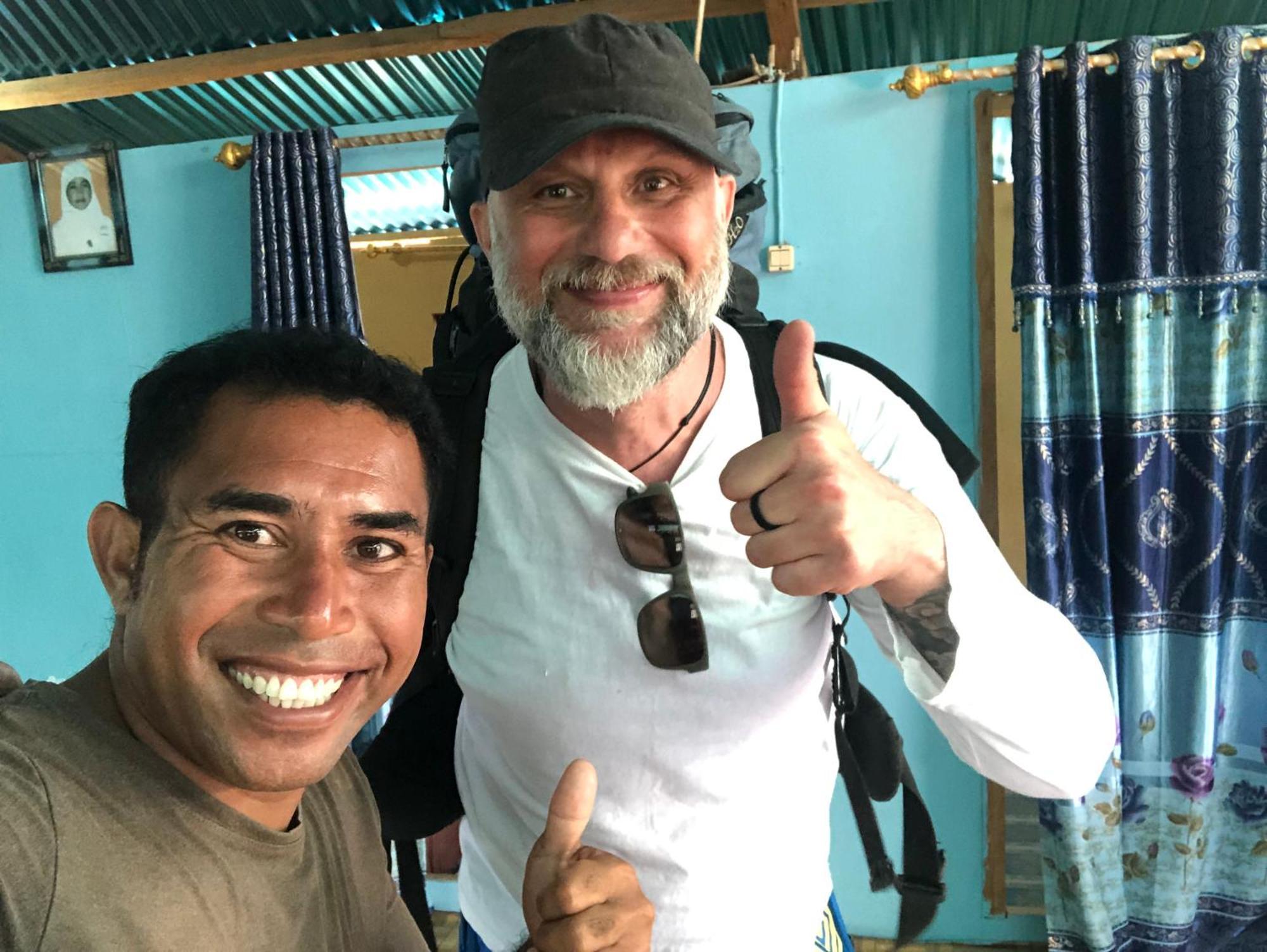 Dua Putri Komodo Homestay Exteriör bild