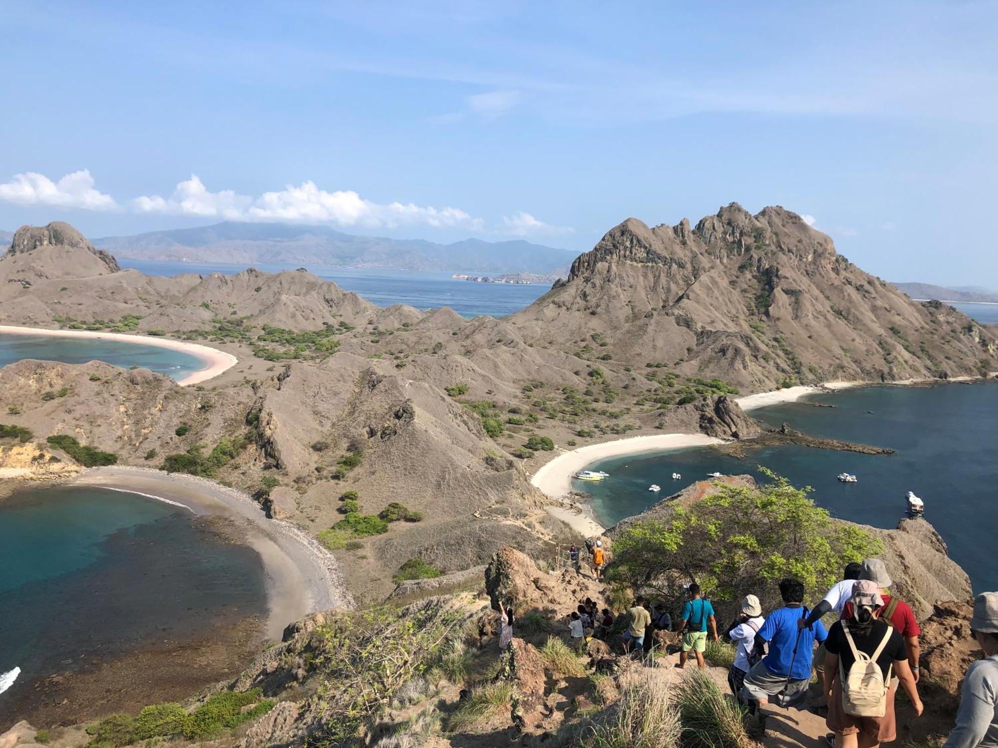 Dua Putri Komodo Homestay Exteriör bild