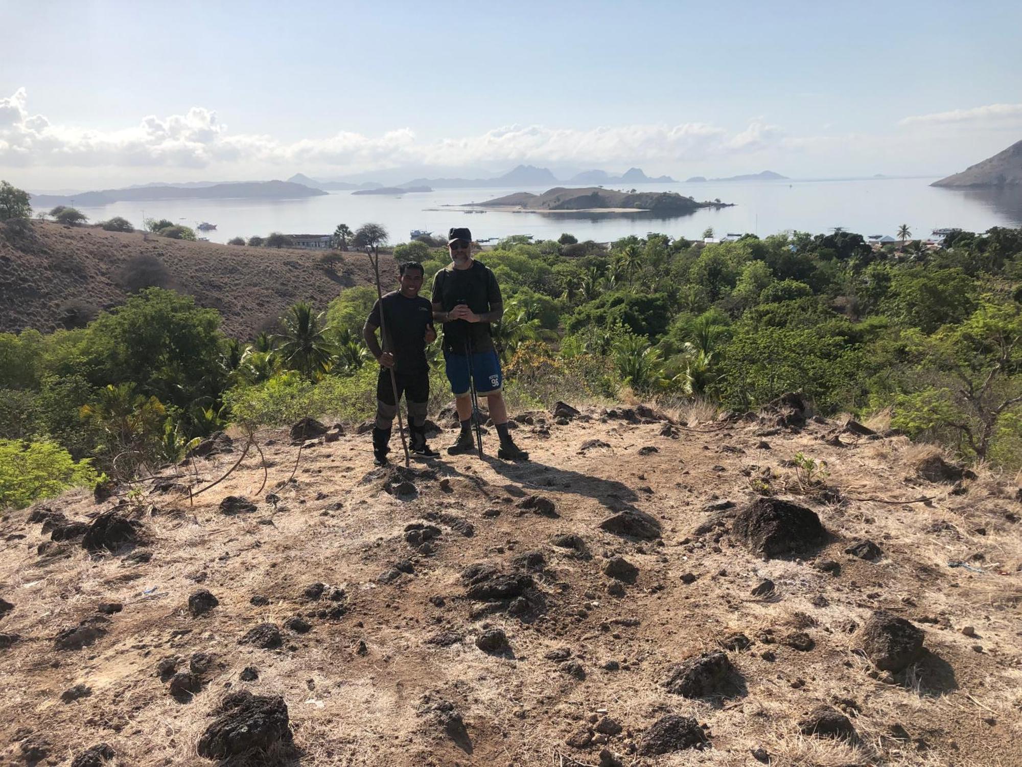 Dua Putri Komodo Homestay Exteriör bild