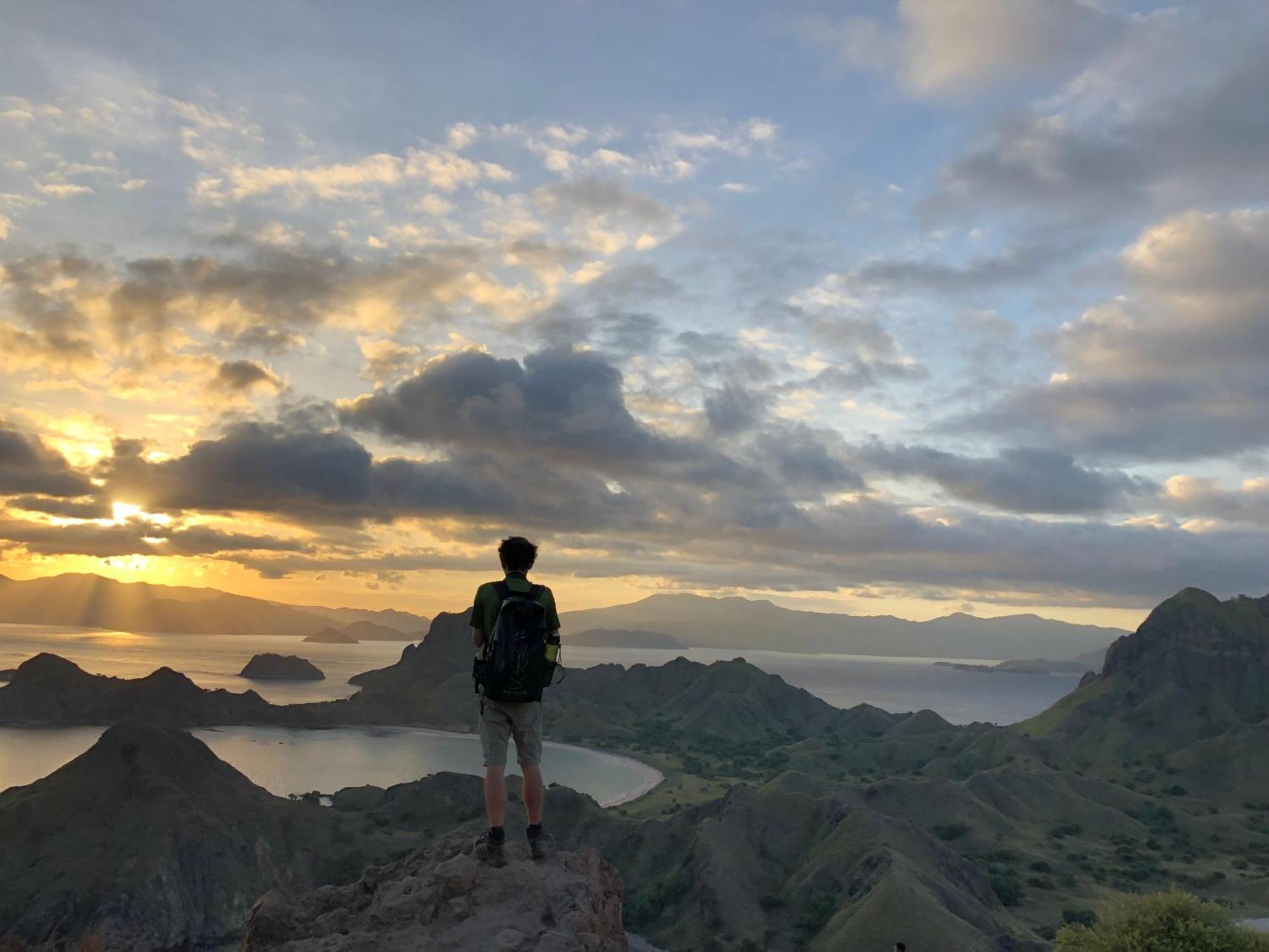 Dua Putri Komodo Homestay Exteriör bild