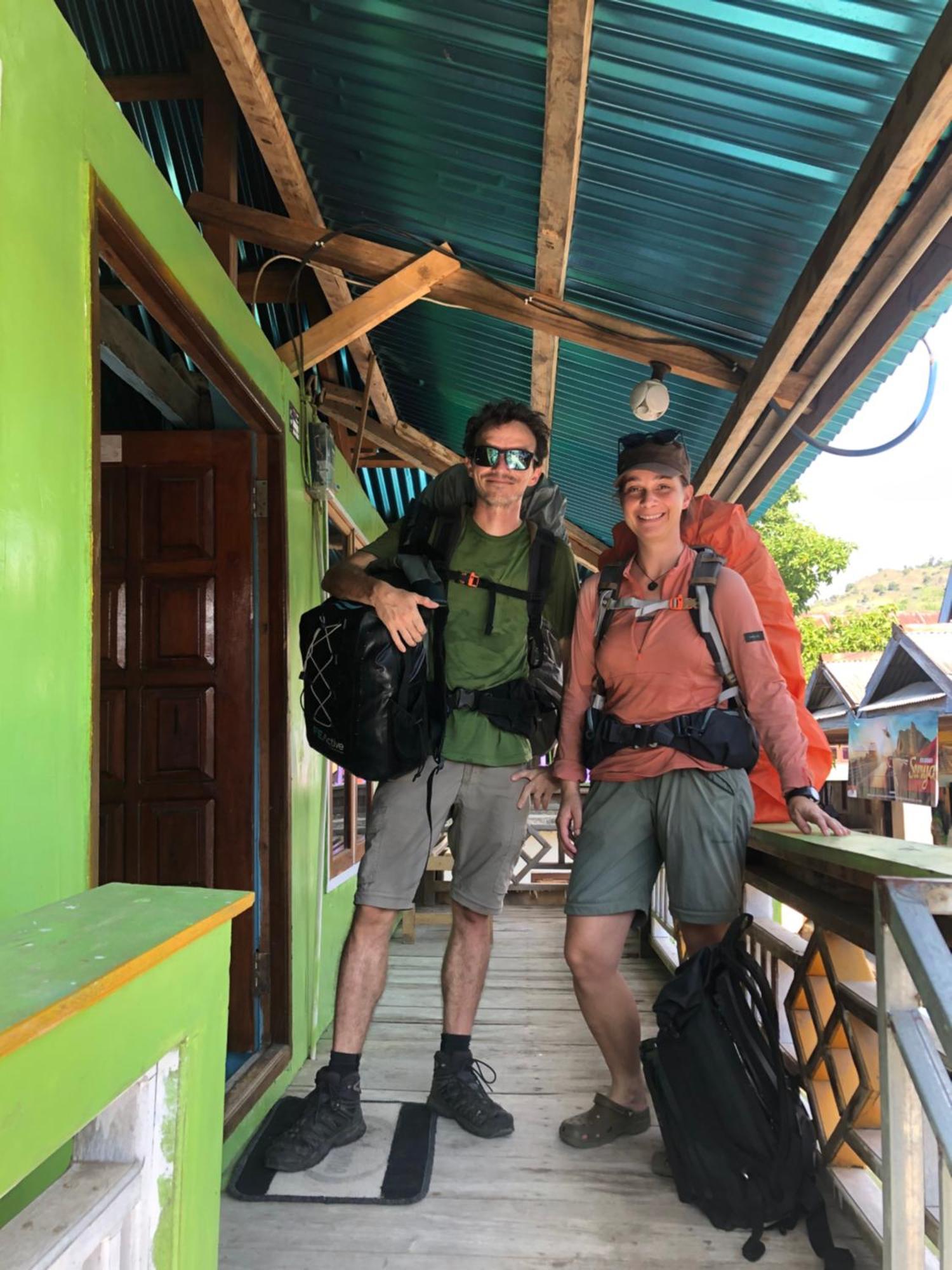 Dua Putri Komodo Homestay Exteriör bild