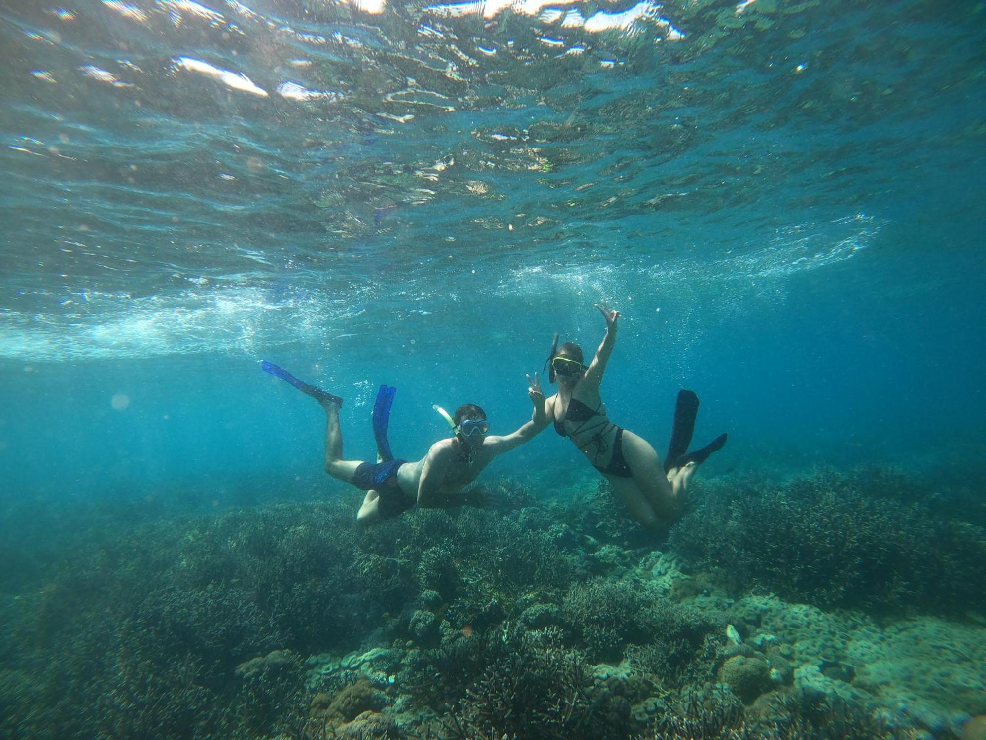 Dua Putri Komodo Homestay Exteriör bild
