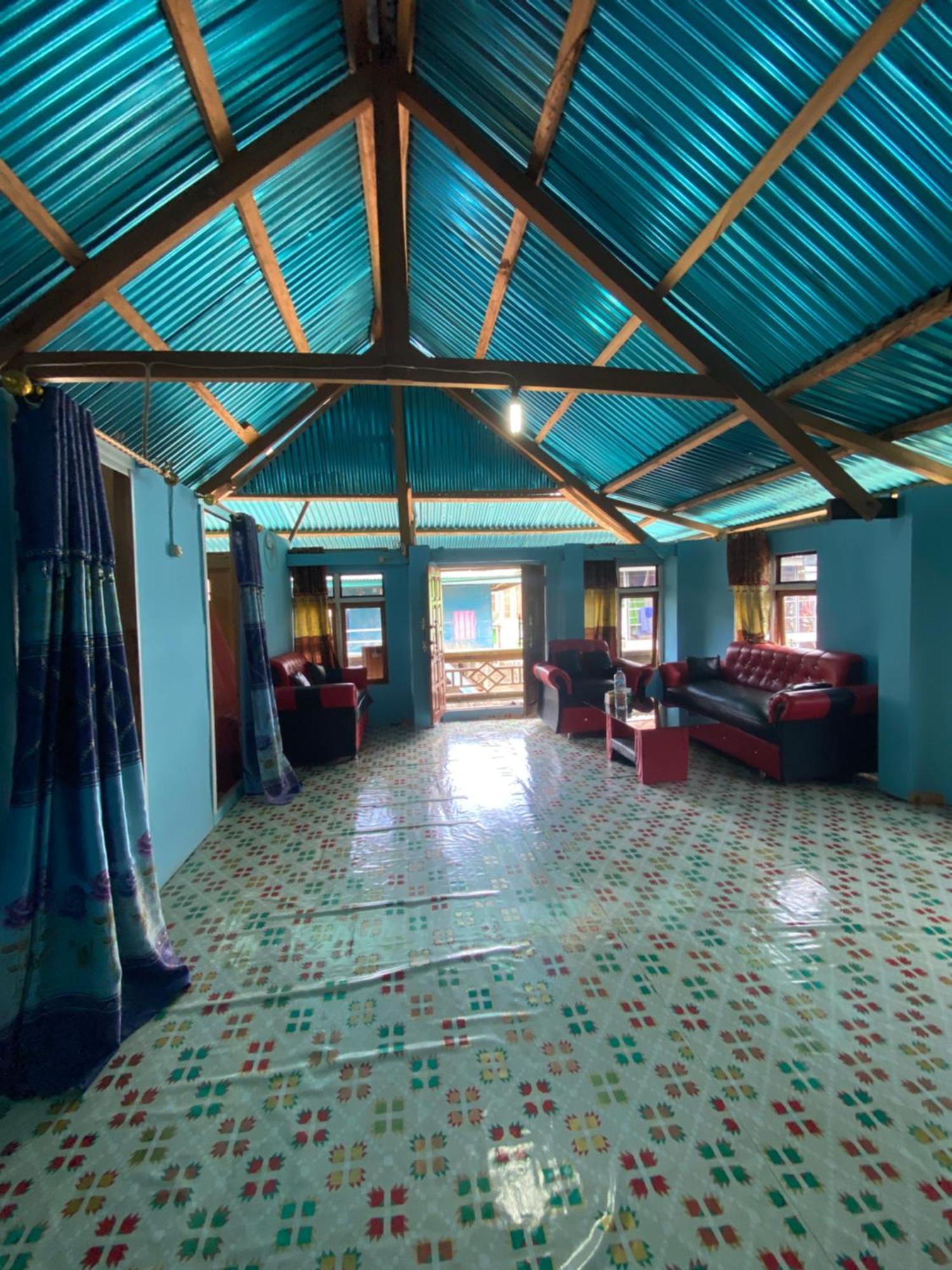 Dua Putri Komodo Homestay Exteriör bild